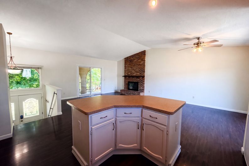 Photo 6 of 24 of 13802 Holyoke Path, Apple Valley, MN