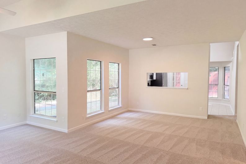 Photo 10 of 38 of 901 Lauren Kay Ct, Lawrenceville, GA