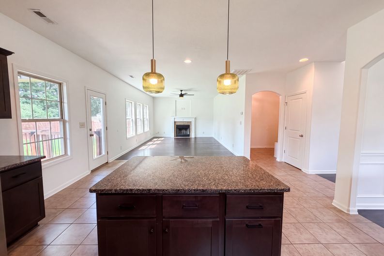 Photo 9 of 44 of 791 W Glenview Dr, Lenoir City, TN