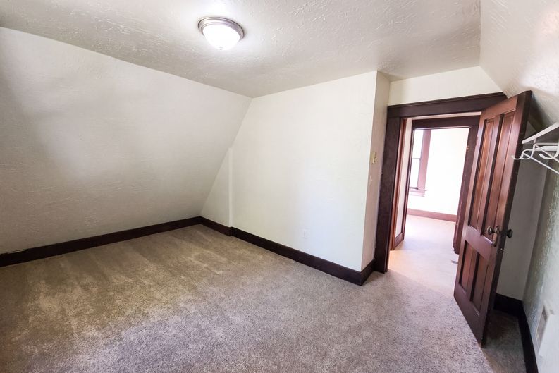 Photo 16 of 29 of 1011 Almaden St, Eugene, OR