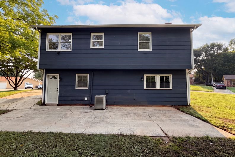 Photo 5 of 18 of 5601 Beaconsfield Rd, Charlotte, NC