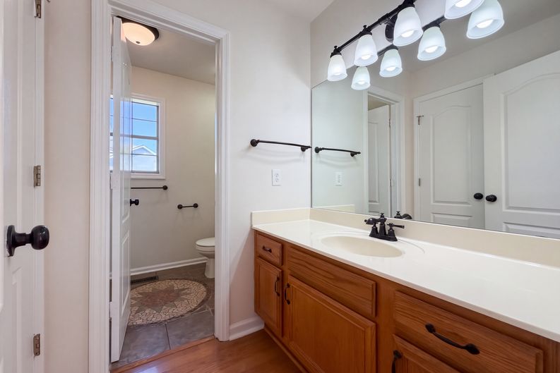 Photo 11 of 26 of 1037 Shadowbrook Dr, Greenbrier, TN