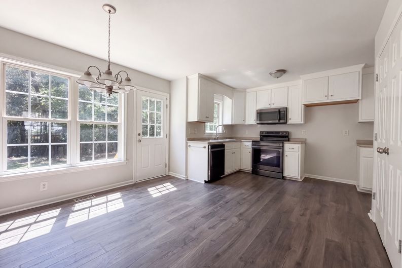 Photo 3 of 25 of 576 Sunray Dr, Clayton, NC