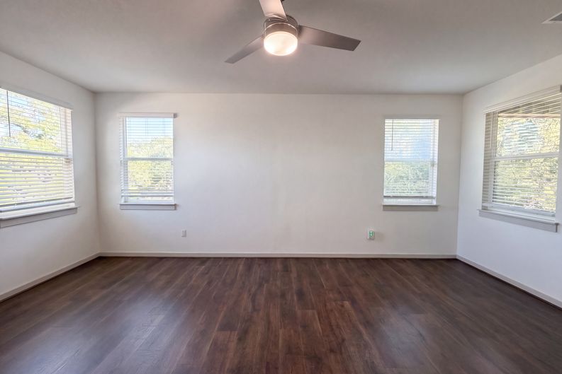 Photo 7 of 22 of 204 Florenz Ln, Georgetown, TX
