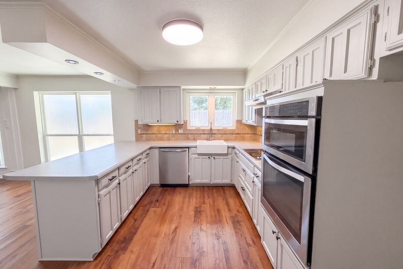 Photo 10 of 27 of 1208 Hillcrest Dr, Euless, TX