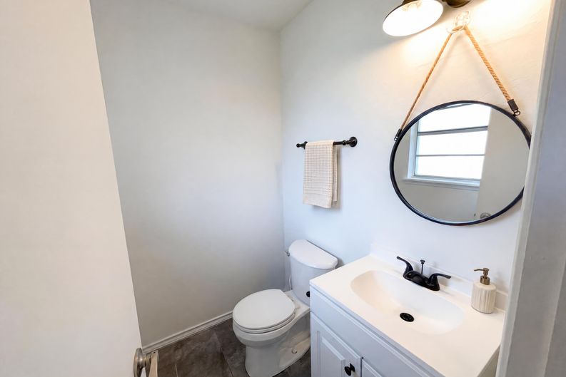 Photo 9 of 17 of 8541 Strathmore Dr, Dallas, TX