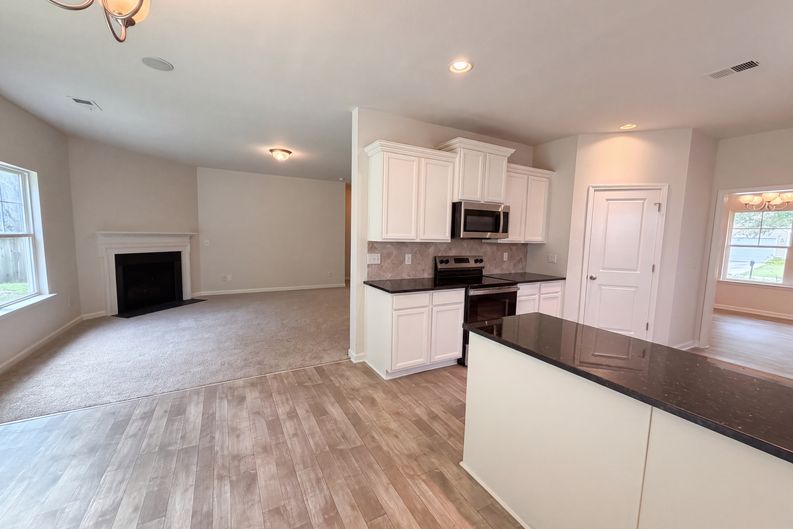 Photo 9 of 28 of 407 Westmoreland Rd, Columbia, SC