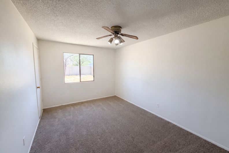 Photo 12 of 19 of 2831 N 70th Dr, Phoenix, AZ