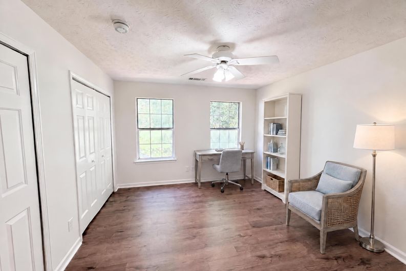Photo 19 of 38 of 901 Lauren Kay Ct, Lawrenceville, GA