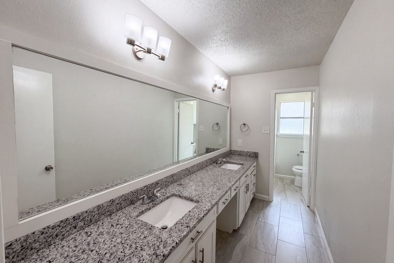Photo 18 of 25 of 2136 Mountainview Dr, Hurst, TX
