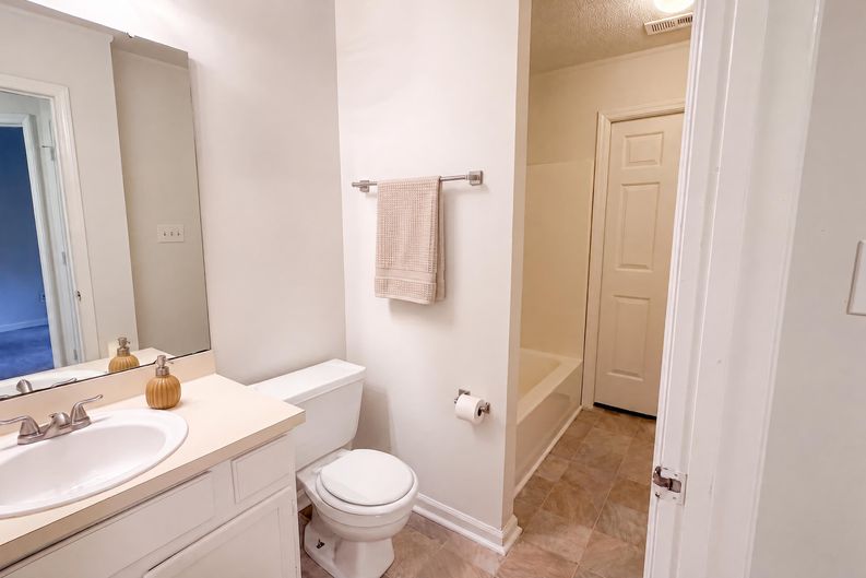 Photo 11 of 17 of 6223 Sunbridge Ct, Charlotte, NC