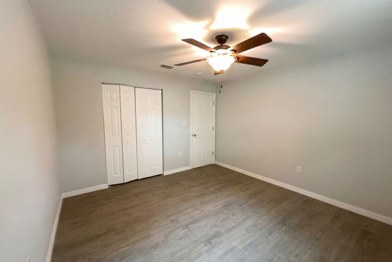 Photo 15 of 21 of 806 Wedgewood Dr, Mount Dora, FL