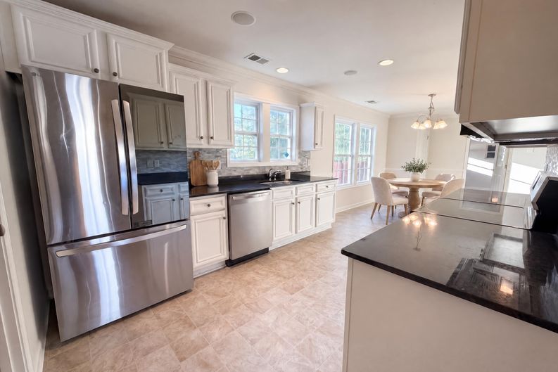 Photo 7 of 27 of 143 Deer Lake Dr, Columbia, SC