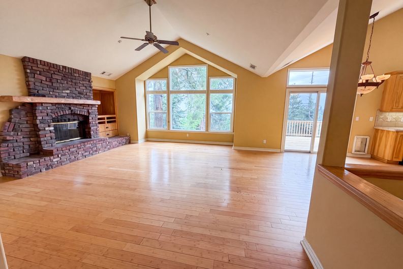 Photo 3 of 24 of 295 Fairway Dr, Lake Arrowhead, CA