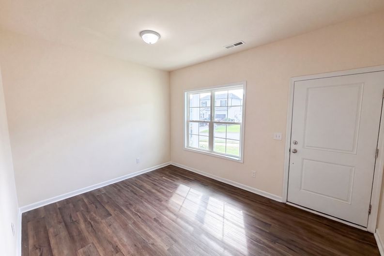 Photo 8 of 17 of 913 Peninsula Pl, Knightdale, NC