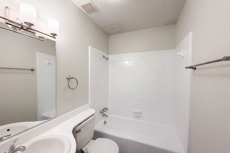 Photo 17 of 24 of 6601 Oaklawn Dr, Watauga, TX