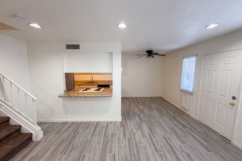 Photo 3 of 17 of 8446 N 34th Dr, Phoenix, AZ