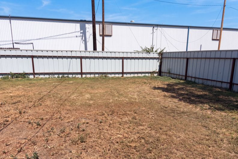 Photo 16 of 19 of 606 N Cedar St, Seymour, TX