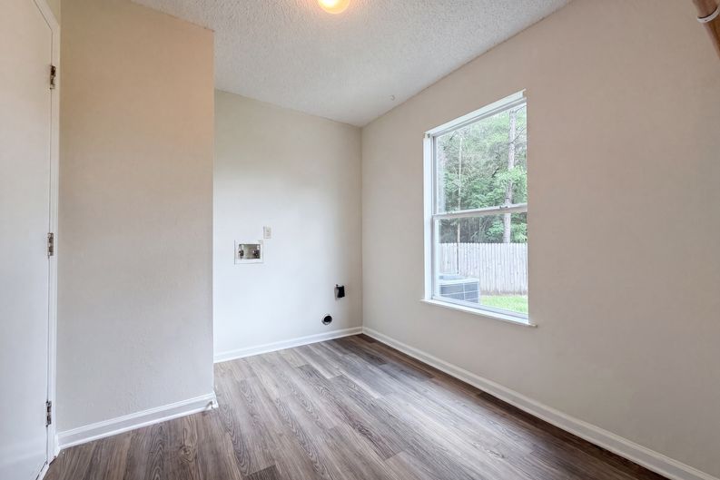Photo 21 of 27 of 7002 Beekman Lake Dr, Jacksonville, FL