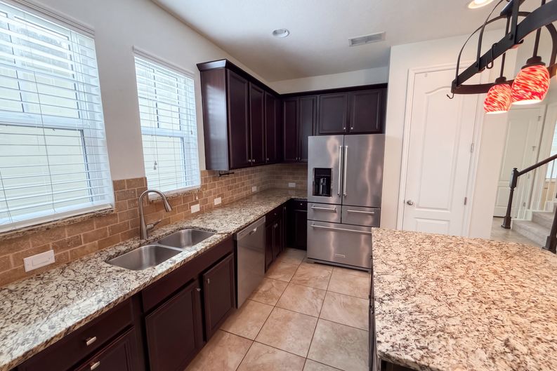 Photo 9 of 39 of 8231 Laureate Blvd, Orlando, FL