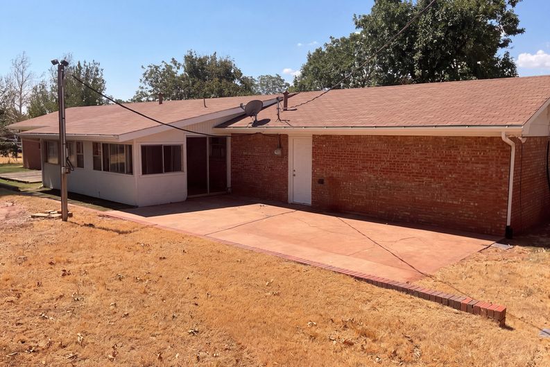 Photo 5 of 20 of 5320 Beverly Dr, Guthrie, OK