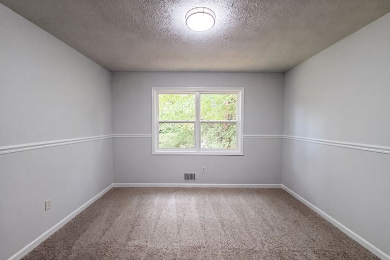 Photo 10 of 25 of 3691 Lavilla Dr, Powder Springs, GA