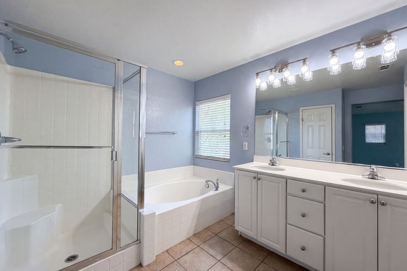 Photo 17 of 24 of 29206 Rio Lobo Way, Valencia, CA