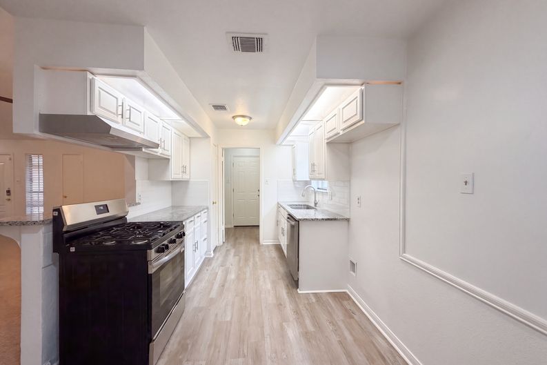 Photo 7 of 19 of 3714 Saint William Ln, Houston, TX