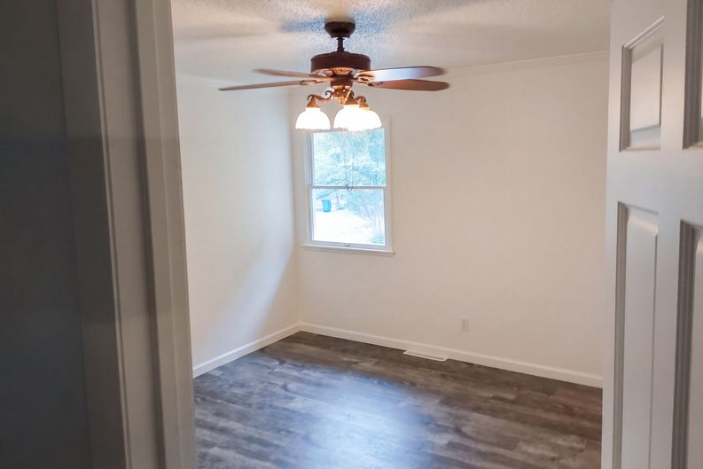 Photo 12 of 20 of 624 Oak Grove Ave, Monett, MO