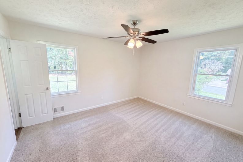 Photo 4 of 17 of 467 Oak Way, Lawrenceville, GA