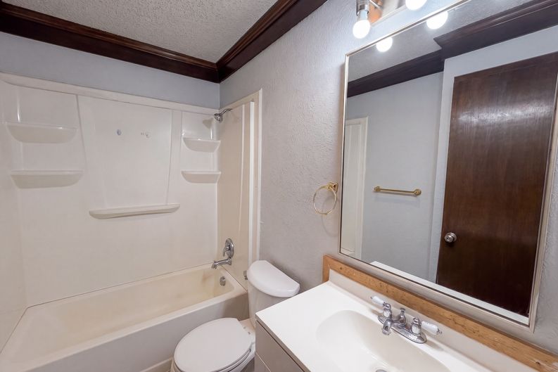 Photo 11 of 18 of 4017 Ambassador Way, Balch Springs, TX