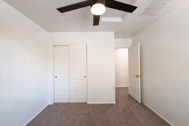 Photo 17 of 27 of 7730 W Giles Rd, Phoenix, AZ