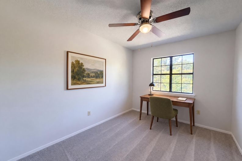 Photo 18 of 28 of 15830 Hilltop Dr, Kemp, TX