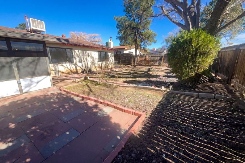 Photo 5 of 21 of 7212 Derickson Ave NE, Albuquerque, NM