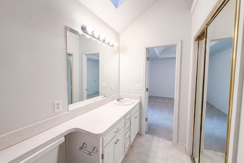 Photo 9 of 25 of 801 Courtland Ct, Belton, MO