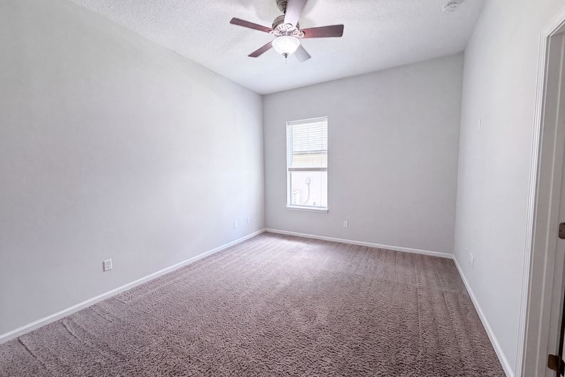 Photo 11 of 21 of 845 Songbird Dr, Orange Park, FL