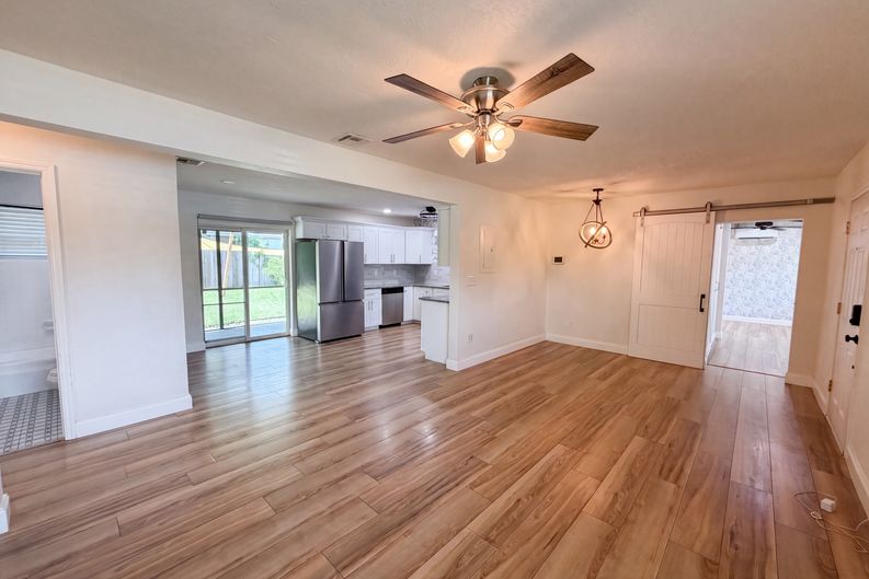 Photo 3 of 19 of 2242 E Dana Dr, Deltona, FL