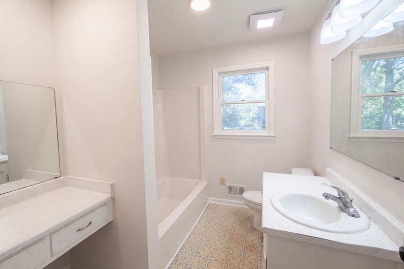 Photo 22 of 39 of 604 Meadowbrook Dr, Spartanburg, SC