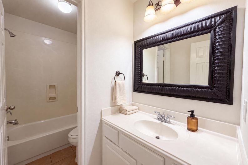 Photo 15 of 20 of 6843 Tammany Manor Ln, Spring, TX