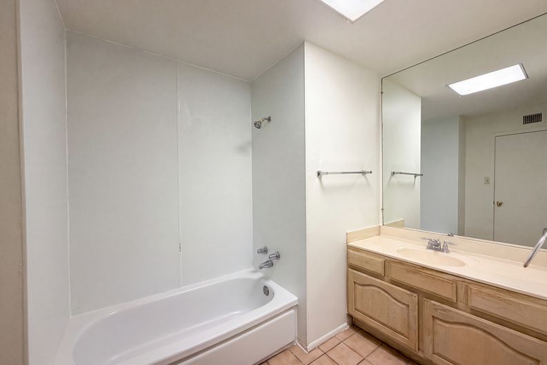 Photo 13 of 21 of 3115 N 53rd Dr, Phoenix, AZ
