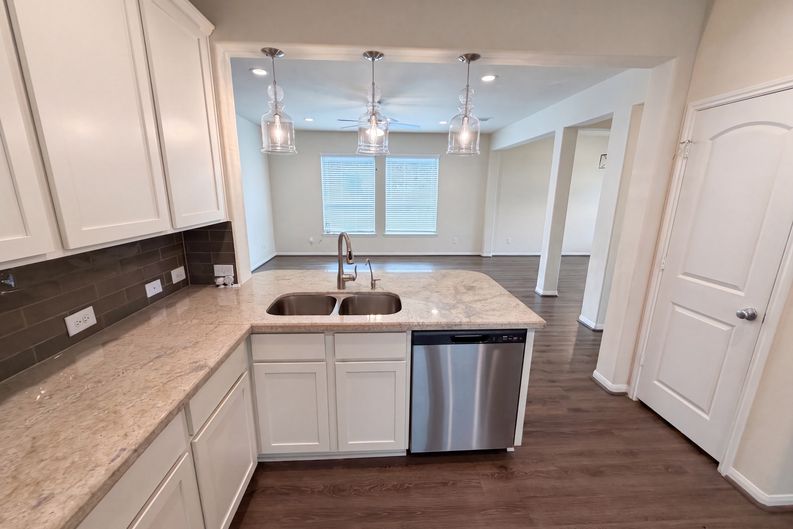 Photo 7 of 29 of 12338 Bedford Bend Dr, Humble, TX
