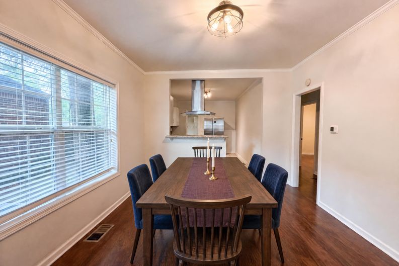 Photo 10 of 21 of 1773 Sylvan Rd SW, Atlanta, GA