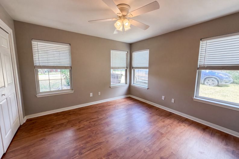 Photo 4 of 23 of 1356 Timberwood Trl, New Braunfels, TX