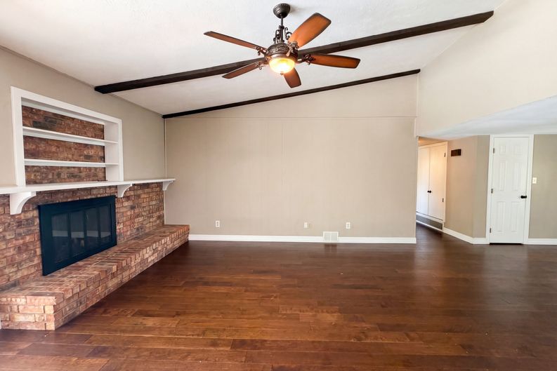 Photo 7 of 28 of 6302 Zanes Ct, Plano, TX