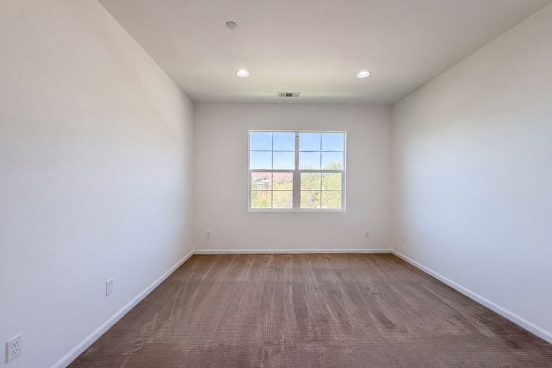 Photo 15 of 31 of 21981 Propello Dr, Santa Clarita, CA