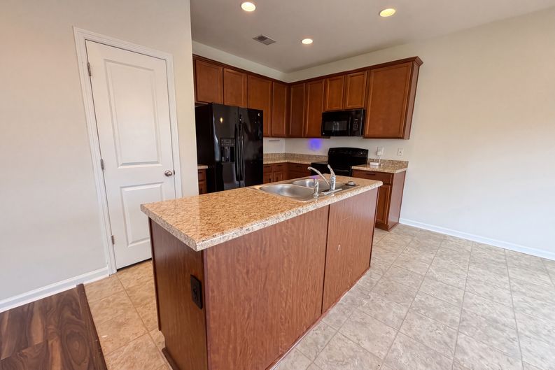 Photo 6 of 21 of 457 Stoney Field Dr, Moncks Corner, SC