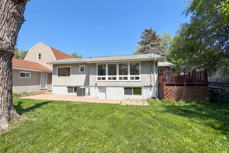 Photo 5 of 27 of 1695 Abell St, Maplewood, MN