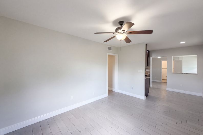 Photo 3 of 21 of 1610 Stevensons Dr, Clearwater, FL