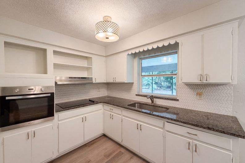 Photo 6 of 22 of 2410 NE 3rd Ave, Ocala, FL