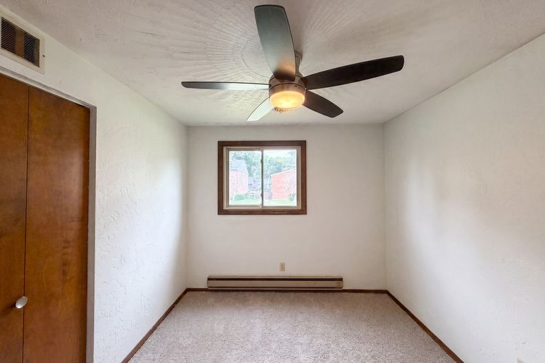 Photo 17 of 25 of 1015 Kingsway Dr, Lorain, OH